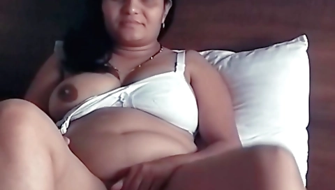 Indian brunette with big tits and a round booty making out