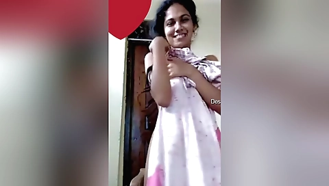 Indian amateur woman gives a great impression on webcam
