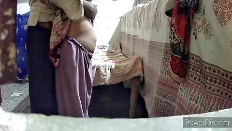Indian chick got fucked in the car in her pussy in this hd clip