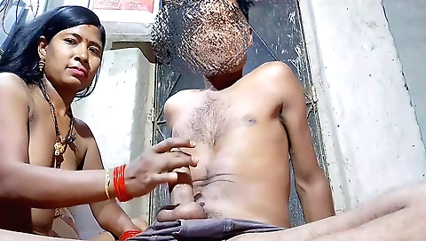 Indian hairy pussy fuck video with a hairy bhabhi girl