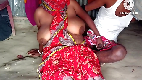 Indian babe with beautiful body getting hot in the HD video