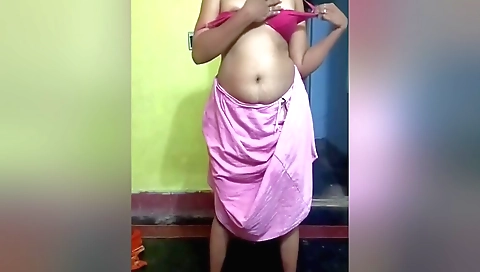 Indian amateur video with a beautiful brunette girl