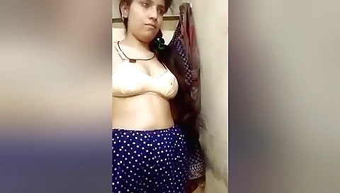 Cute brunette woman in a sexy solo video on webcams