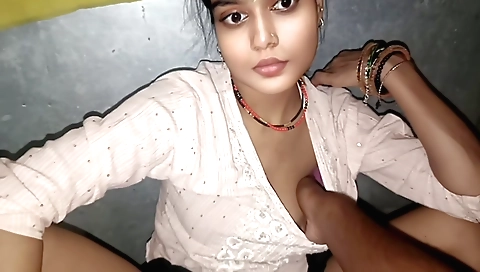 Bhojpuri girl in sexy outfit sex show with her body