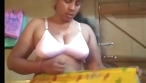 Indian beauty with big tits and ass shows her self in a video