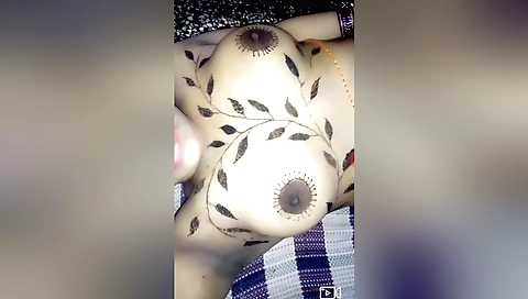 Indian video amateur chick showing her sexy body on the camera