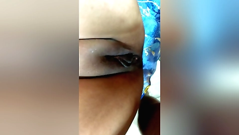 Indian chick sucks dick of her lover in hot blowjob
