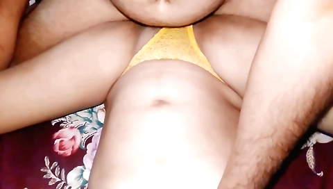 Indian babe is showing off her hairy cunt in homemade video