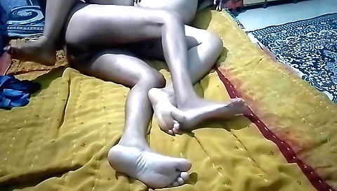Indian chick shows me how to get a nice impression