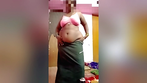 Indian babe is masturbating and playing with herself