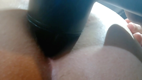 Hairy pussy fucked on sex machine and the slut gives a blowjob