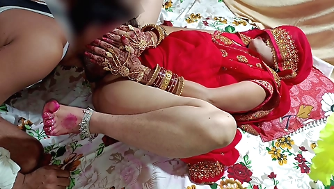 Indian brunette gets penetrated and fucked on the bed