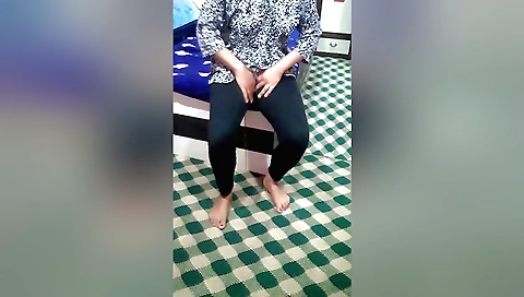 Indian girl masturbates with fingers and fingers in panties