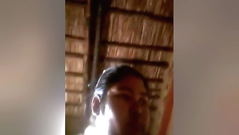 Indian amateur girl shows off her body in one beautiful video