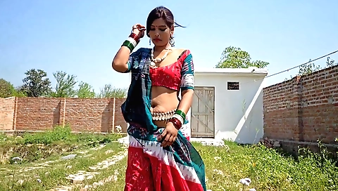 Indian amateur girl showing her large natural nipples