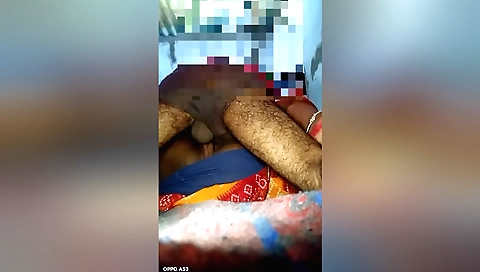 Indian amateur chick shows her pussy in a hot webcam vid