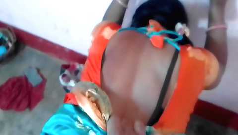 Indian girl with a sexy face gives a blowjob to her boyfriend