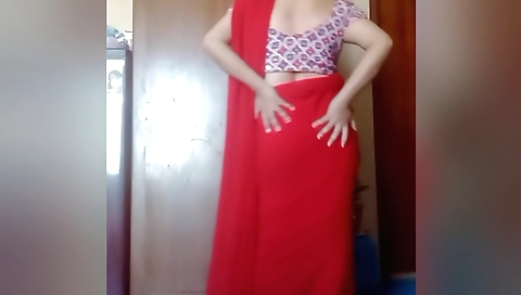 Big booty brunette masturbates in the bedroom webcam