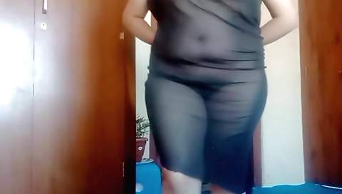 Big butt brunette girl riding cock in amateur video