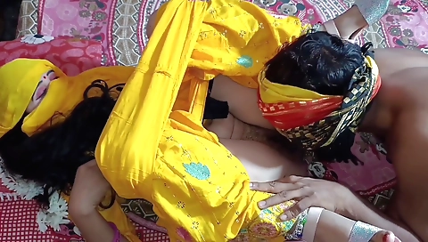 Indian bhabhi takes a good blowjob and rides a dick