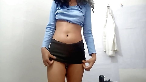Indian solo video shows a girl getting aroused by herself