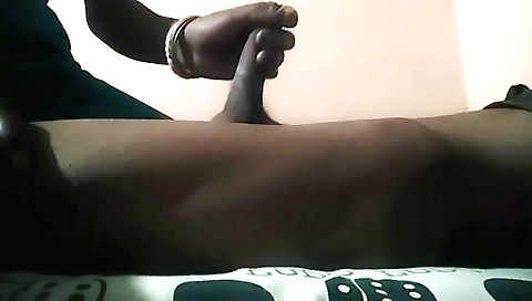 Amateur indian housewife with a sexy face gets a handjob