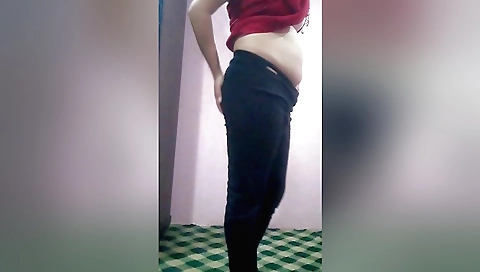 A sexy girlfriend shows off her hot body in solo video
