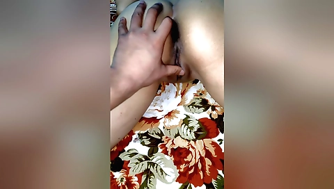 Amateur video with chikdai with the girl on his back