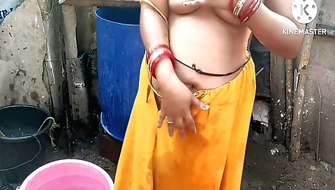 Indian babe has some amazing big ass in this video