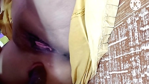 Hindu housewife gets a dick in front of the camera