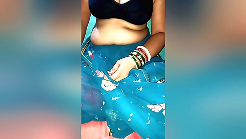 Indian big titted blonde gets naked and shows herself