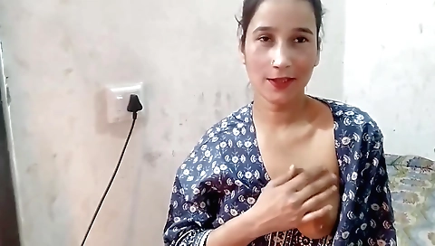 Amateur brunette girl filming herself in the bathroom