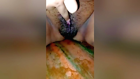 Indian amateur girl in red shorts sucking off a dick