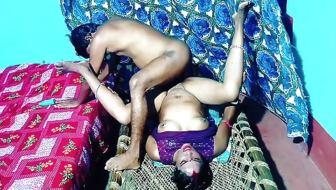 Indian girl with a sexy mouth and a nice cunt gets her pussy soaked
