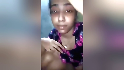 Indian amateur brunette with a sexy pussy shows off