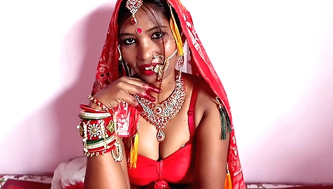 Bhabhi loves to play with her body and fuck her lover's dick