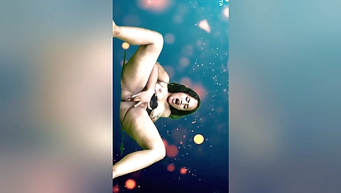 Indian hottie fingeresses her twat and sucks a peck