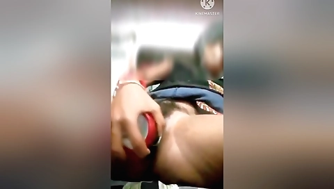 Indian bhabhi masturbates in her sexy pussy in amateur video