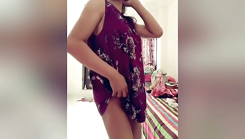 Indian girl enjoys ass fucking in amateur solo video