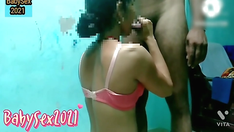 Indian beauty is giving a good blowjob at the web camera
