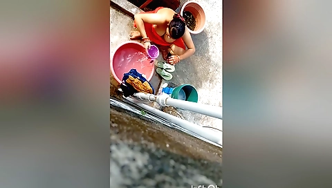 Horny bhabdi with a nice big ass and a juicy pussy