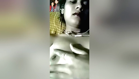 Bhabhi shows off her body and boobs in a solo video