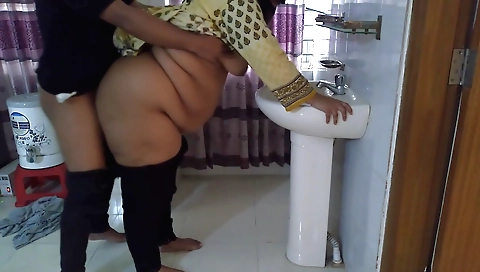 Indian babe with big ass showing her body in front of webcam