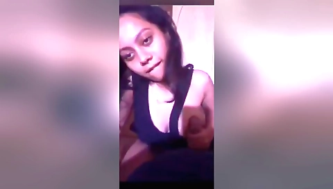 Indian brunette gives a handjob in homemade porn video