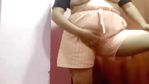 Chubby chick with a natural body is showing off her ass