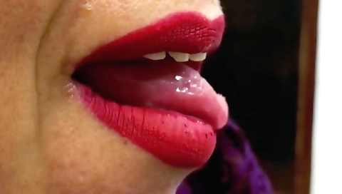 Indian teen 18+ plays her body solo in amateur video
