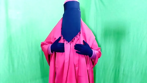 Indian chick gives a great impression in a sexy dress