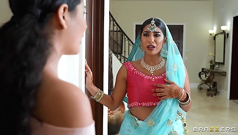 Indian milf fucks in her pussy in a hardcore porn clip