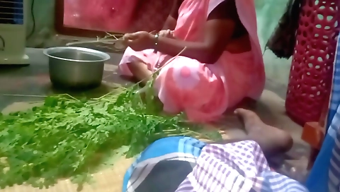 Indian girl pressed to the ground in amateur outdoor porn