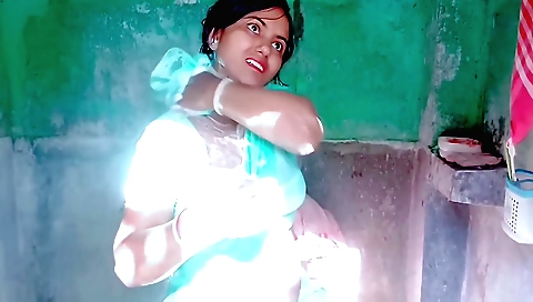Indian desi female gives her love interest a hot solo sex
